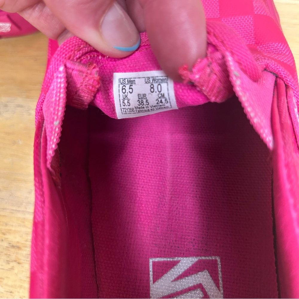 🩷 🩷 RARE FIND 🩷 🩷Vans Classic Slip-On Checkerboard Sneakers on Pink Glow - Picture 4 of 9
